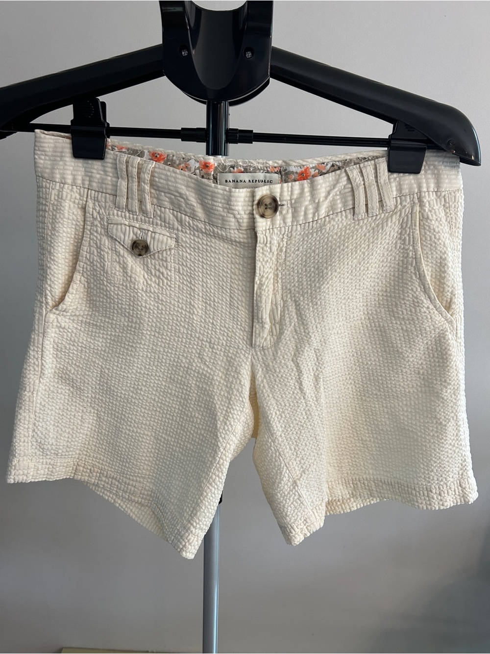 Banana Republic Cream Textured Seersucker Women's Shorts